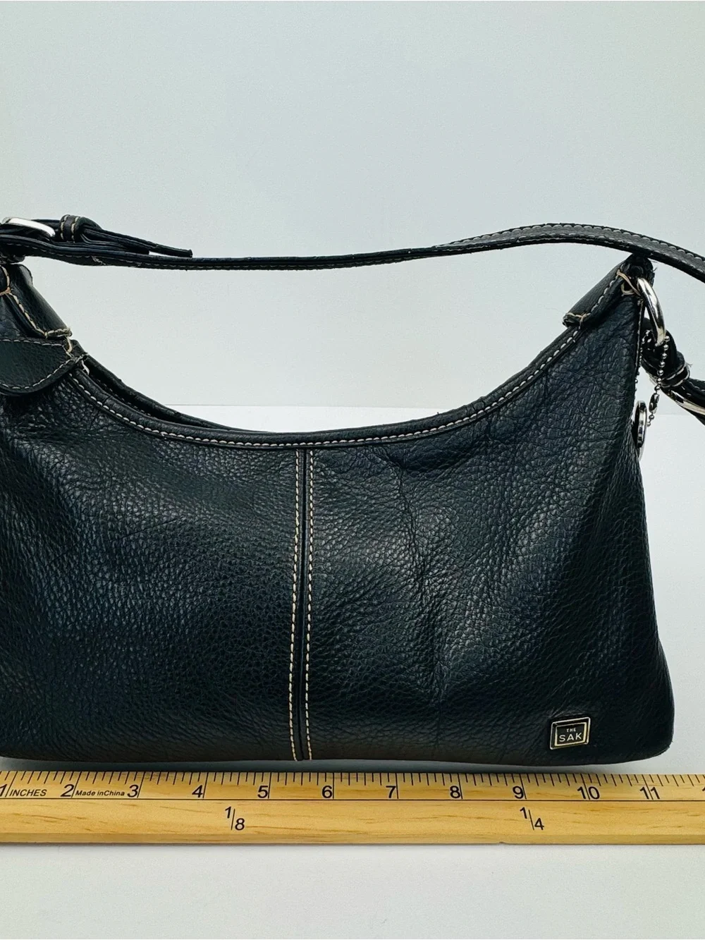 The Sak Baggett hobo. Pebbled leather. Silver-tone hardware. Slouchy Y2K style